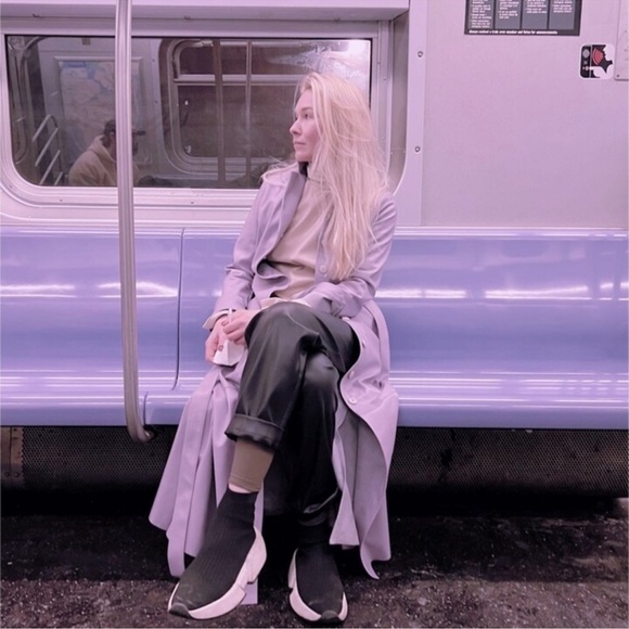 Julia Allert Vegan Trench Coat (Lavender) • $389 MSRP • XL(Fits M/L)
$298/ $389 - Picture 9 of 9